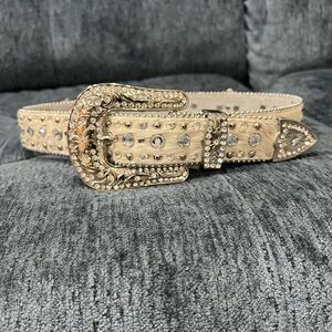 Woman Dazzling Belt with Horses White Leather Incredible Detail
